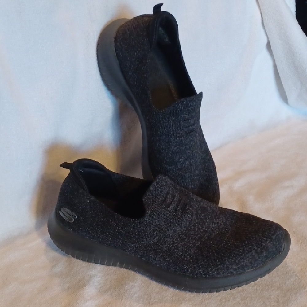 Skechers Women's Black Slip-On Sneakers Size 7